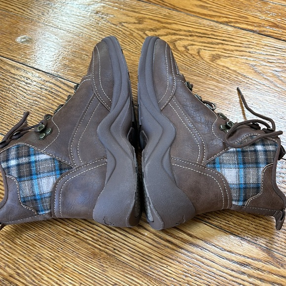 Rocket Dog brown lace up hiking style boots. Size 6. Excellent condition. - Picture 4 of 12